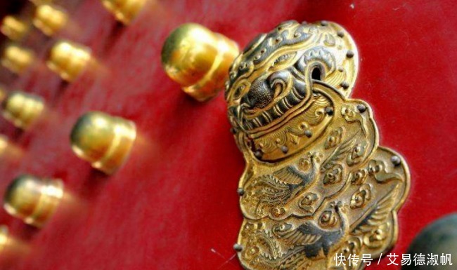 还要|故宫大门上为什么会有许多“疙瘩”?还要用玻璃罩起来?