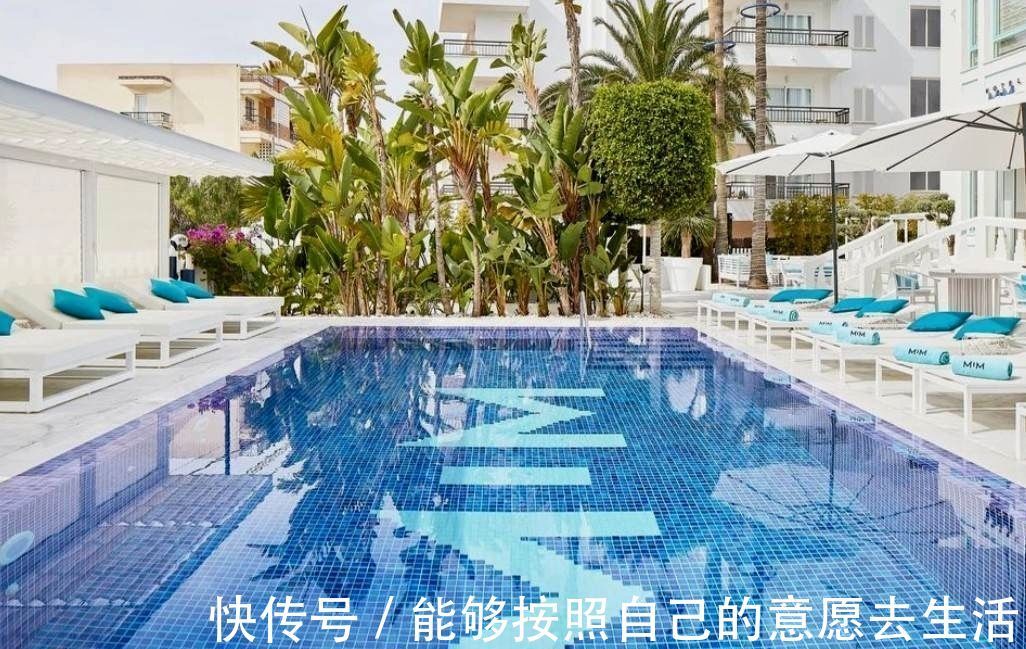 金球奖|忍俊不禁!梅西和安东内拉拥抱秀恩爱,苏亚雷斯急忙转身捂住双眼