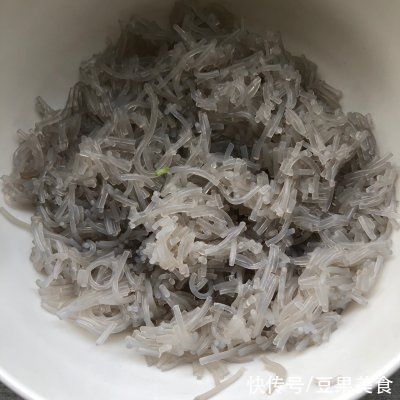 韭菜肉|尝尝这道不油腻的韭菜肉丁水煎包，生活赛过活神仙