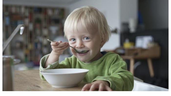 骨骼|世卫组织呼吁停止食用，比味精还伤骨骼，提醒家长尽早撤下餐桌