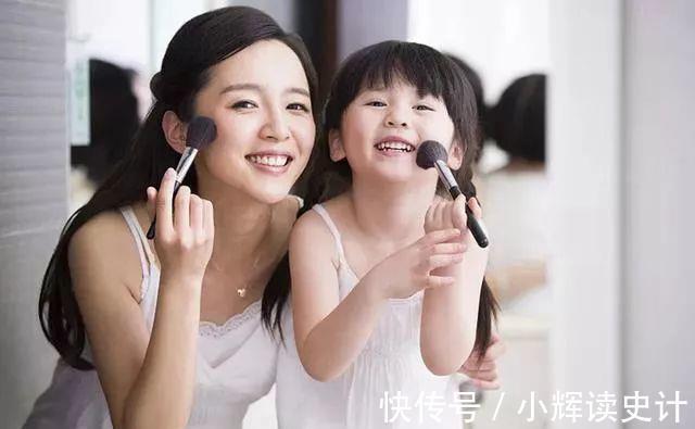 天性|宝宝偷用妈妈的化妆品,妈妈当场疯狂尖叫,网友:老母亲心在滴血