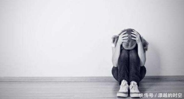 孩子|从小爱“咬指甲”的孩子,医生坦言长大后,多半逃不过两种结局