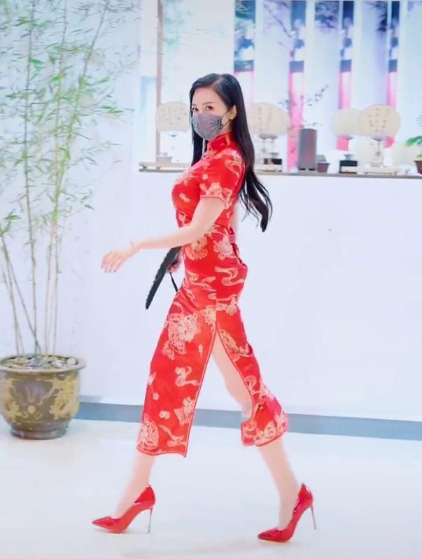 时尚感 牛仔裤要想搭出高级感,你需要一件抢镜的衬衣,这样的风格太美了