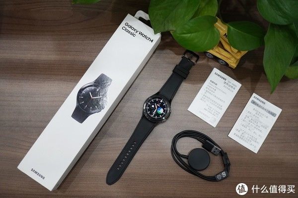 无线充电|跑步装备周边 篇六十三：配置大升级，系统还焕新，三星Galaxy Watch4 Classic给你更多惊喜