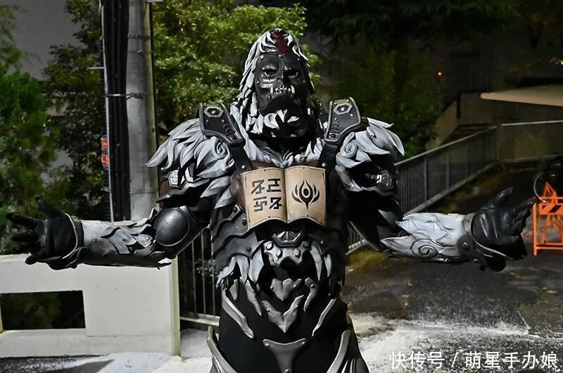 《假面骑士圣刃》17话情报：光之剑最光参战，人类可制驱动书？