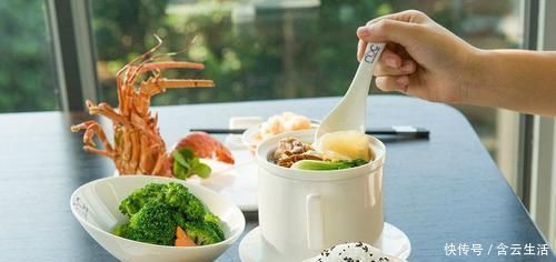 月子|坐月子去月子中心,一个月2万竟吃出蛆虫?月子餐原来是大锅饭