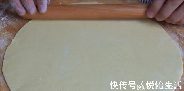 玉米面这样做真好吃，一擀一煎，5分钟出锅，连吃一个月都不腻