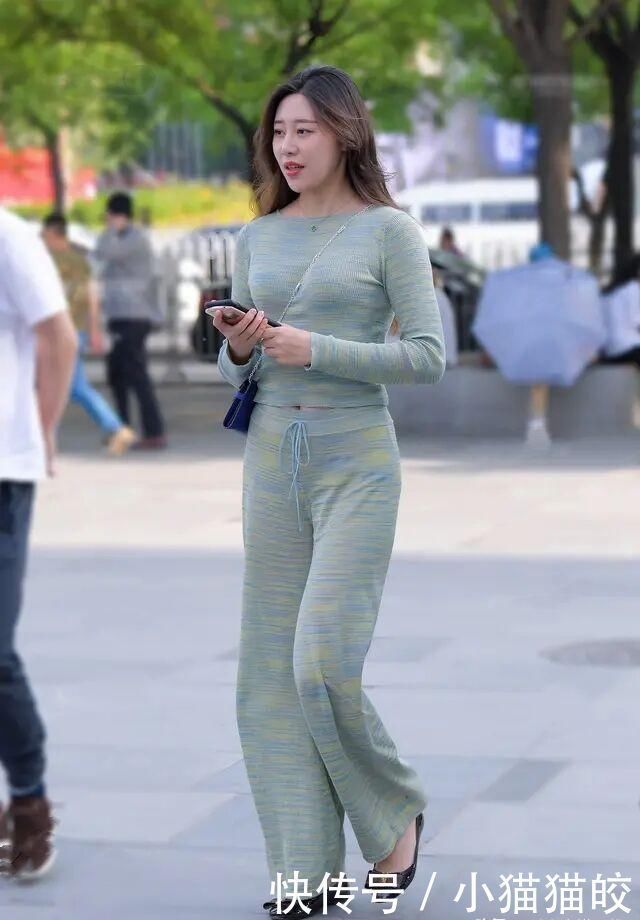 紧身款|见过世面的中年女士,也要看阔腿裤“脸色”,短裤该说拜拜了