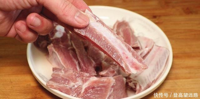 爱吃排骨的要收藏,掌握这个特色做法,连挑食的人都爱吃,超简单