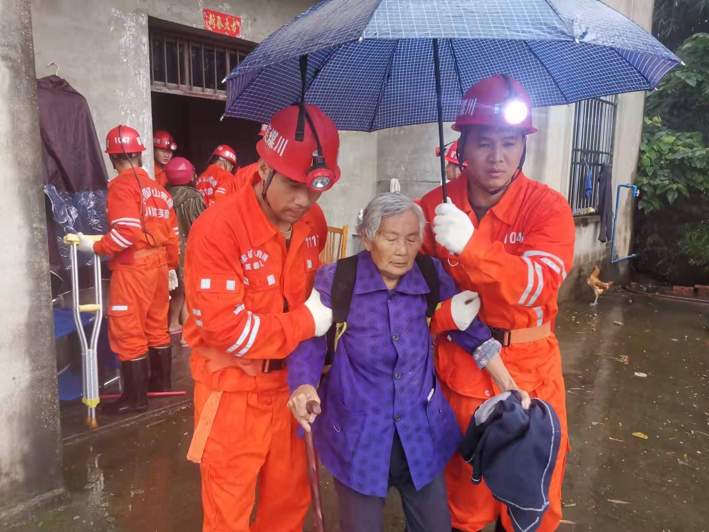 救援人员|强降雨持续！地震又来袭！四川应急队伍多线作战