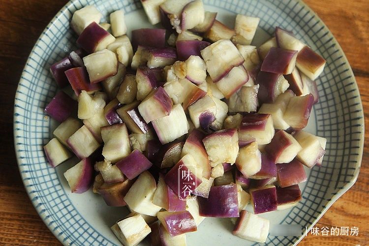 维生素p|炒茄子时，别直接下锅炒，多加这一步，茄子不油不发黑，下饭入味