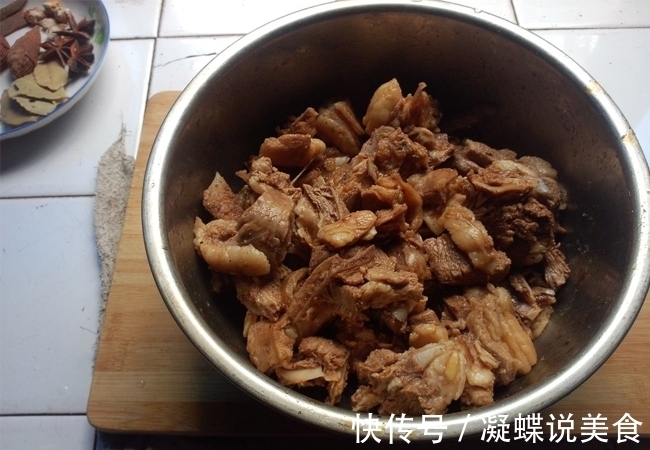 做羊肉不用一滴油，还能去掉膻味，香到你流口水