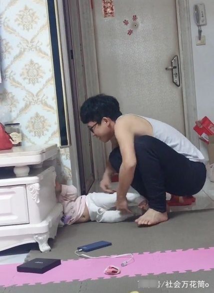 小脚丫|“掏娃奶爸”火了,宝宝被掏出来的那一刻,网友:这是养着玩呢?