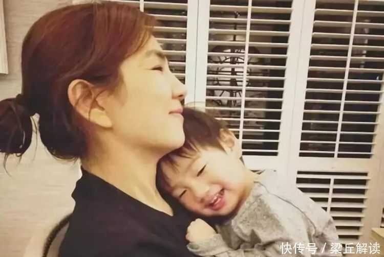 结局|同是“水中分娩”,2位女明星结局截然不同,主要看这3个硬性条件