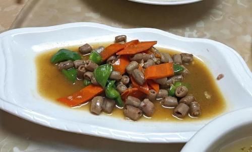 便饭|公司效益好，老板请员工吃便饭，7菜2汤2主食，有你喜欢吃的吗