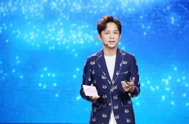 官媒|快乐大本营事件被官媒点名后,何炅做出回应:我早就说过别送了