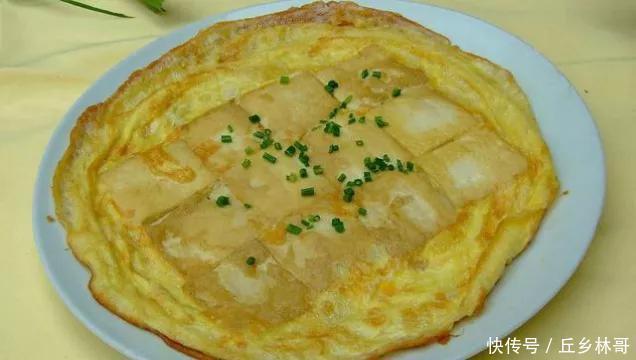 鸡蛋包豆腐也可以在家做,香味浓郁,做法简单,和饭店的一样好吃