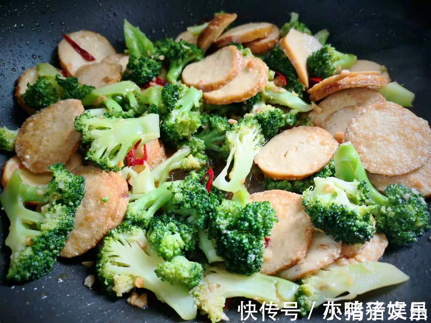 西兰花和它是绝配,10分钟上桌,便宜又营养,大人小孩都爱吃!