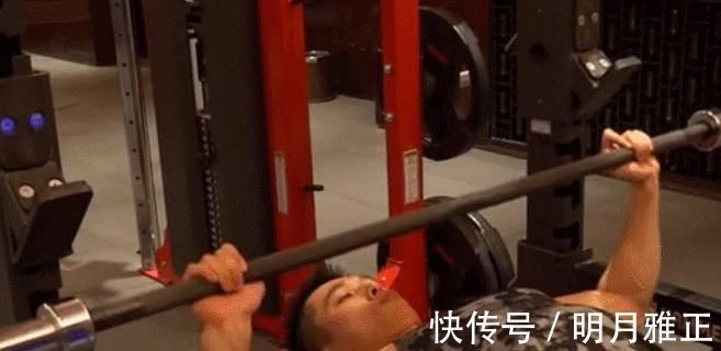 训练方法|2个胸背组合训练,教你打造强壮的胸背,燃爆你的上半身肌肉