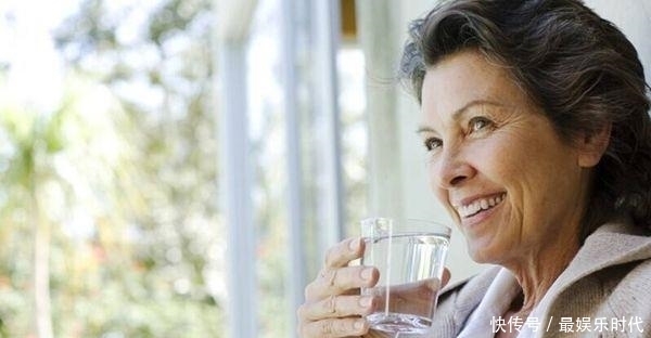 犯错|用一半热水一半凉水兑着喝,对身体健康是好是坏?别再无知犯错