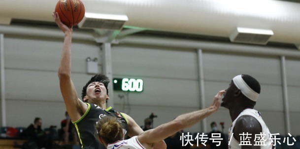 克里克|場(chǎng)均12分+10籃板！站帽對(duì)手！周琦征服鳳凰全隊(duì)，隊(duì)長(zhǎng)國王琦！