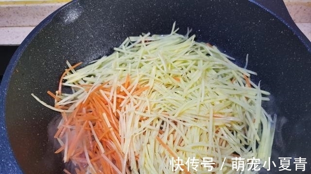 筋道|教你在家做春卷,皮薄如纸,柔软有筋道,卷啥都很好吃!