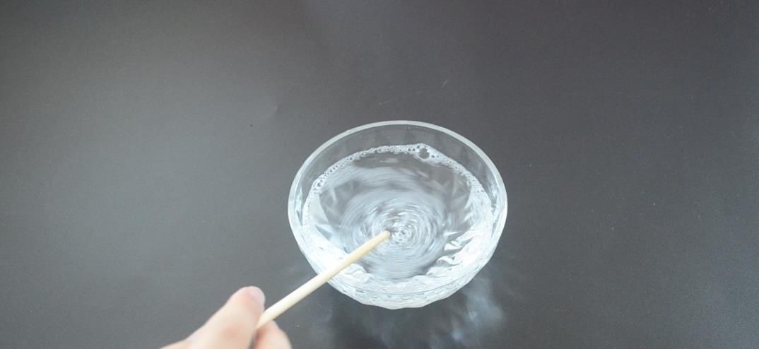 花露水倒进洗衣液里太实用了, 可惜很多人还不知道, 学会受用一生