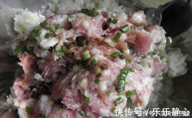 饺子馅|拌饺子馅,很多人都加五香粉,错了!大娘教你这样调馅,饺子更香