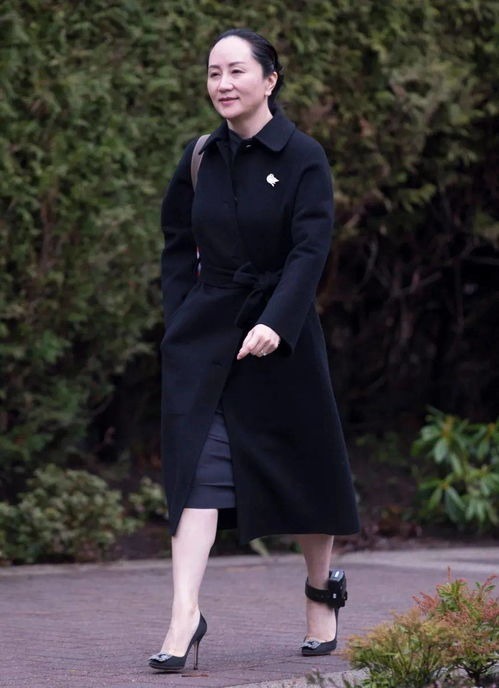 孟晚舟气质全开!穿黑色连衣裙高贵大气,网友:彰显出了女性魅力