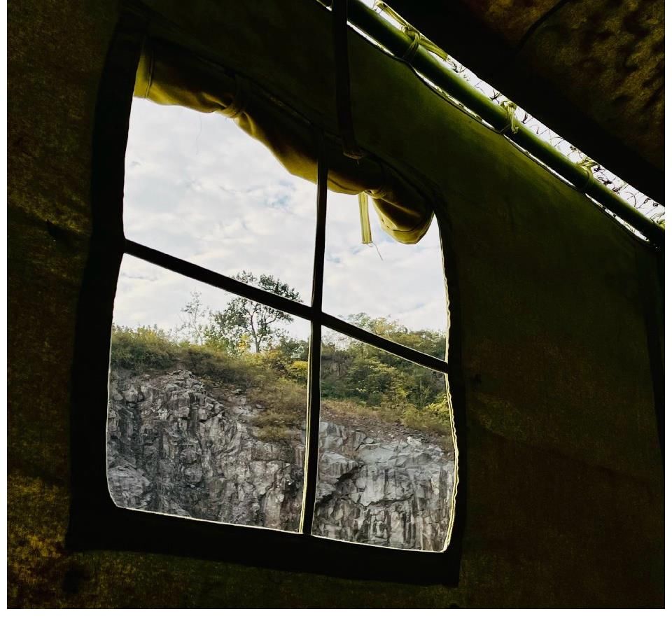 肖战发文晒照庆祝《王牌部队》开播