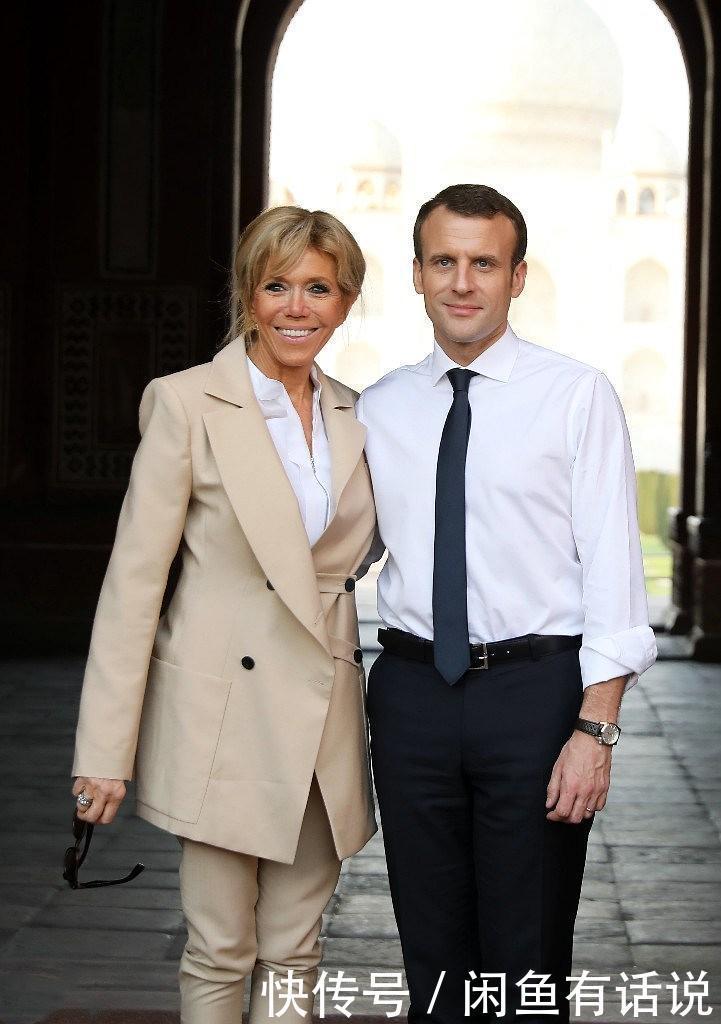 夫人|法国夫人终于换发型,扎小啾啾配西装好年轻,被老公全程牵着真甜