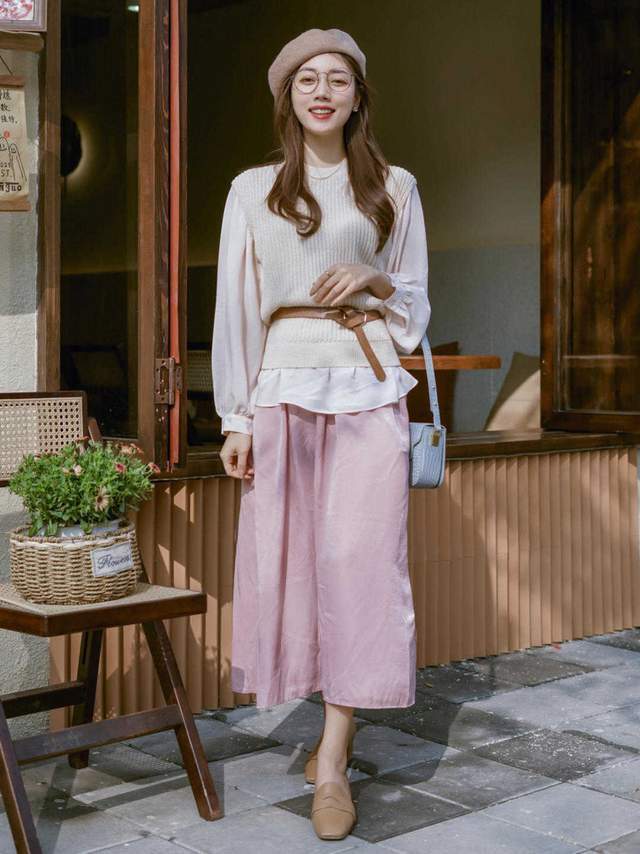 皮肤|皮肤暗黄的女生如何选衣服颜色?可以尝试这几款,让你显白还好看