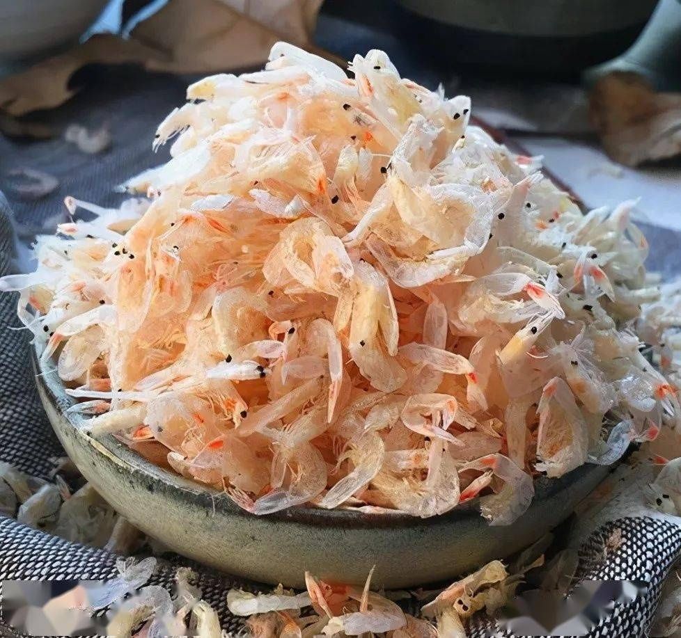 买虾皮,选白色的还是红色的?