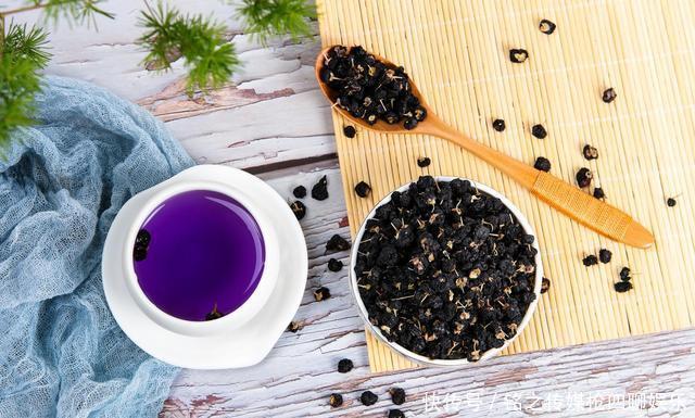 男性若出现四种“丑态”,或是在提醒你雄激素快要“见底”了