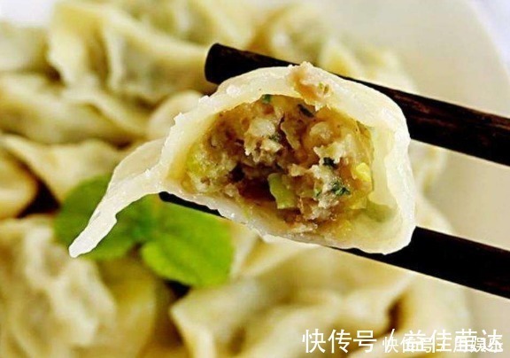 萝卜做馅时，不要再焯水了，学会一招好方法，饺子鲜味足，好吃