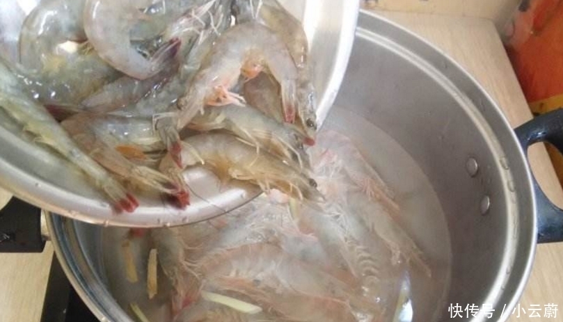 煮虾,万万不可省略的一步,不然又腥又不好吃,很多人不懂