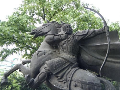 蟒蛇缠住|南宋抗金名将韩世忠被蟒蛇缠绕,跑回家求救,结果家人无人敢应