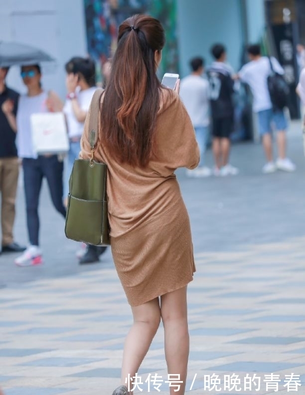 街拍美女 连衣裙搭配高跟鞋
