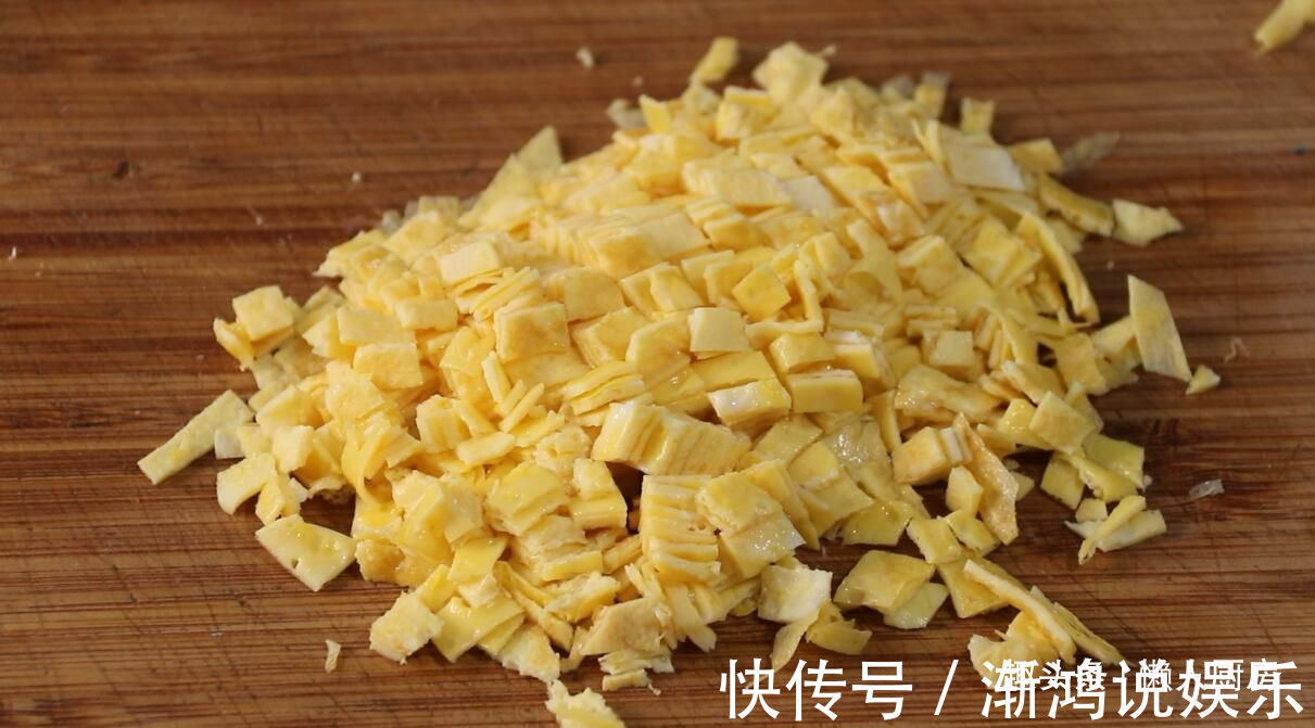 饺子皮|饺子皮别只会包饺子,教你做韭菜小笼包,不用揉面,不用发酵