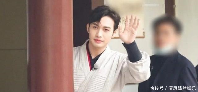 蔡徐坤|《奔跑吧》开录情侣特辑,嘉宾都穿古装,蔡徐坤张含韵CP太抢眼