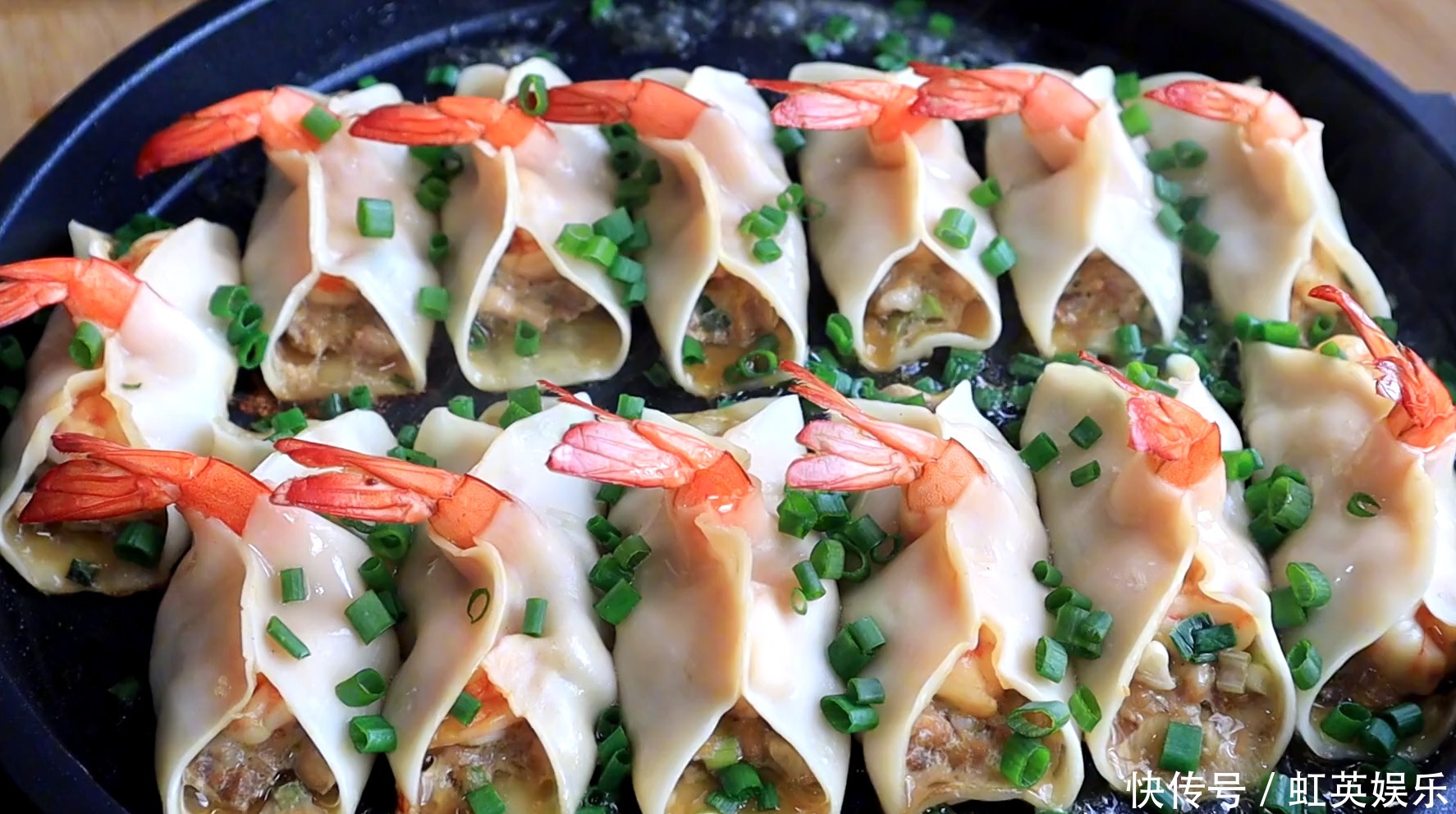 锅贴这样做还是第一次见,鲜香酥脆,营养解馋,有钱不一定买的到