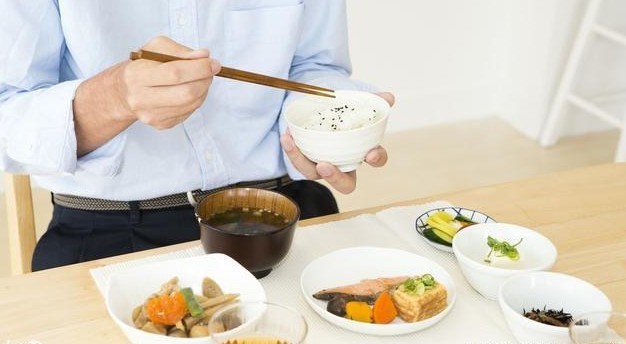 动物内脏|人到中年,想健康管住嘴,5样食物就算爱吃,也最好一口别碰