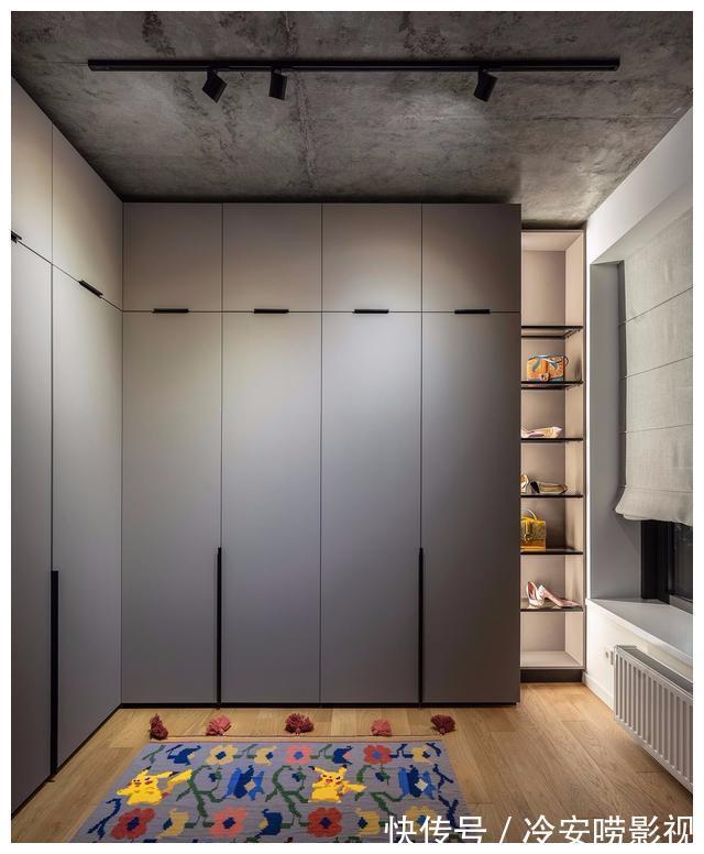 灰衣柜|250㎡,一家五口的梦幻游乐园,极简与色彩的完美碰撞!