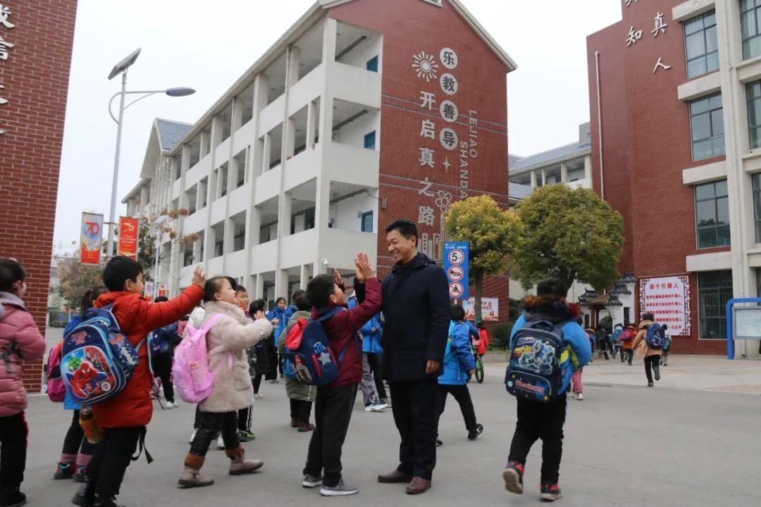 淮北市实验学校校长石淮生：千教万教教人求真 千学万学学做真人