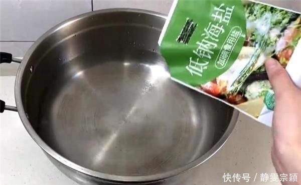 煮玉米不要清水下锅,多加2样东西,玉米更加香甜软糯,快学学