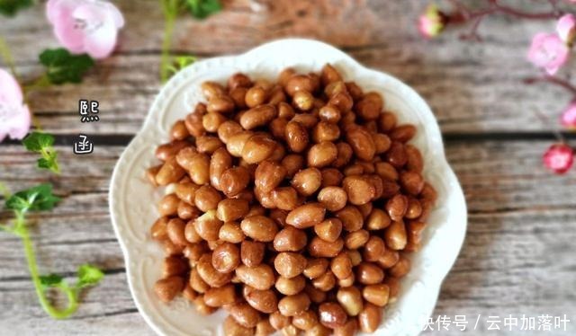 炸花生米,不能急,“牢记1步多加2物”,放7天也不回潮
