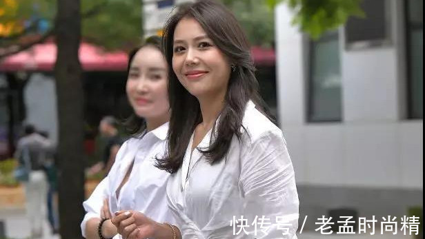气质 街拍: 很有气场的气质美少妇, 一席白色长衫满满的职业女性气场!