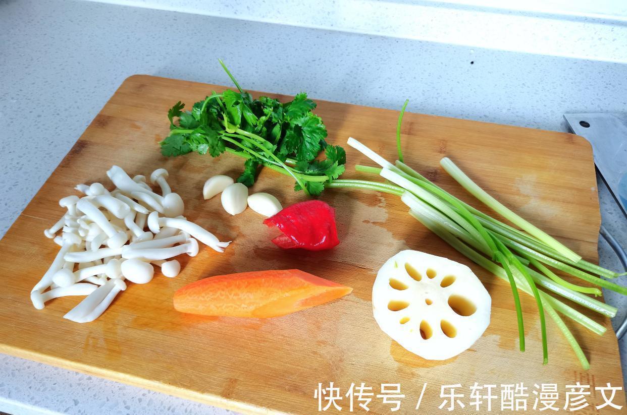 一家3口人的午餐，只有一菜一汤，丈夫孩子却说太满意了