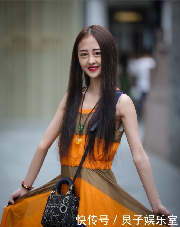 彩裙少女真有时代感,穿出了热情的民族风!