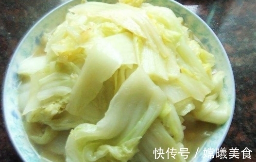 白菜|大厨透露:炒白菜时,万不可多此一举加“它”,不然不嫩,还发黑